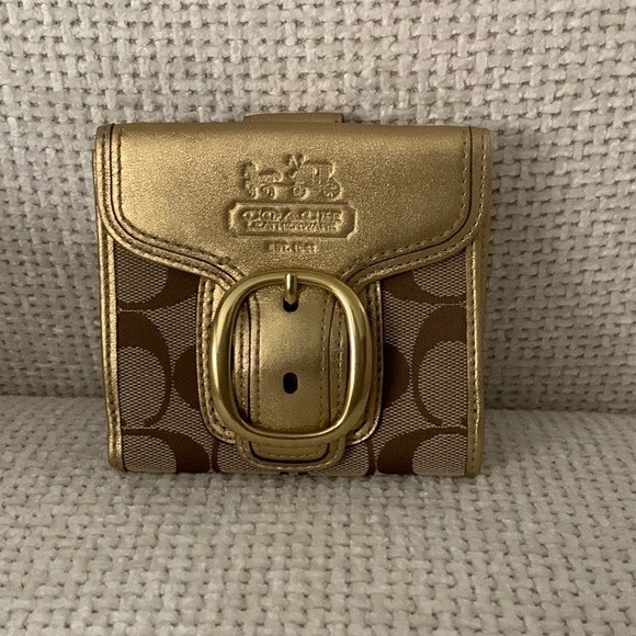 BNWT COACH Gold Buckle Wallet - Picture 1 of 4